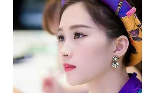 6 "nàng hậu" Việt luôn bị soi từng chân tơ kẽ tóc 