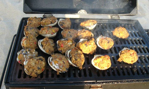 Những cuộc thi ăn kỳ quặc nhất thế giới hấp dẫn du khách