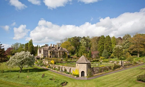 Soi biệt thự mới tậu giá hơn 900 tỷ của vợ chồng Beckham