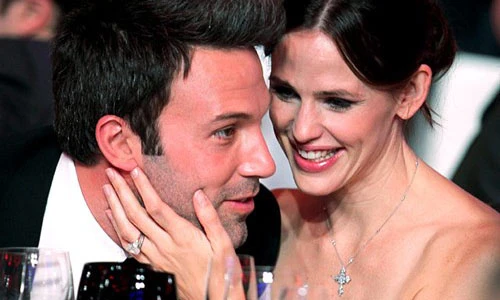 Những cuộc chia tay đình đám của sao Hollywood năm 2015