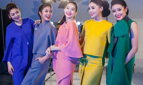 Hoa hậu Thu Thảo - Kỳ Duyên xinh tươi hội ngộ chụp ảnh