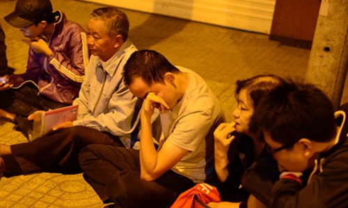 TP HCM: Xếp hàng chờ tiêm văcxin từ giữa đêm