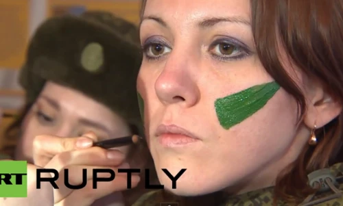 Thán phục những 'bông hồng thép' của QĐ Nga đọ sắc đọ tài