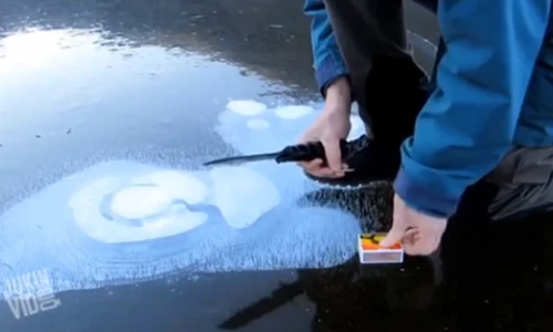 Cách đun sôi nước trên hồ đóng băng