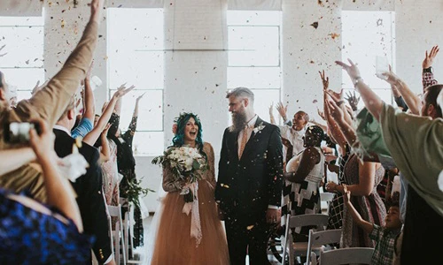 Cô dâu bị liệt 8 năm đột nhiên đứng dậy trong lễ cưới