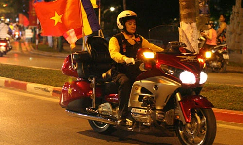 Dàn mô tô “khủng” diễu hành cổ động ngày bầu cử