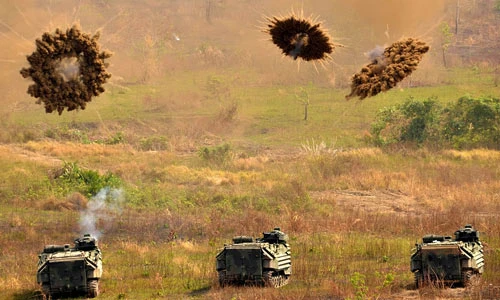 Xe chiến đấu LVTP-7 Mỹ khiến BTR-60, BMP-3 Nga chào thua