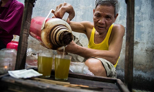 Ảnh hoài niệm: Hà Nội có trà đá, Nam Định có trà hòm