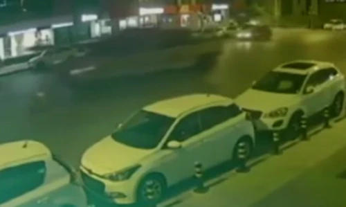 Hai lần bị xe tăng cán qua người vẫn sống sót