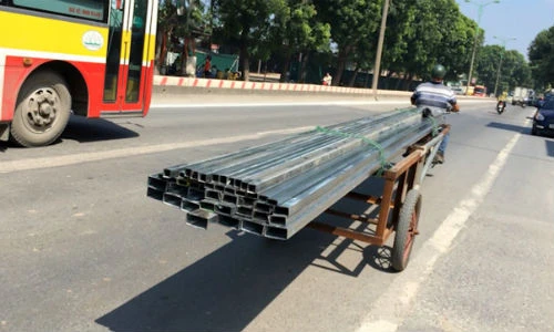 “Máy chém” luồn lách khắp phố phường Hà Nội