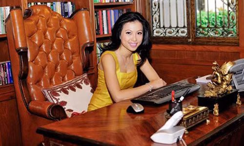 Cuộc sống trong biệt thự 300 tỉ của hoa hậu giàu nhất VN