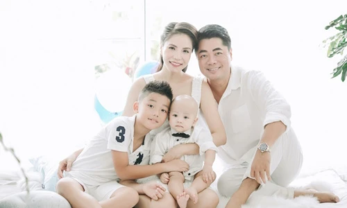 Kiwi Ngô Mai Trang viên mãn bên gia đình chồng đại gia