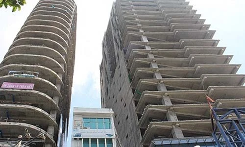 Cao ốc trăm tỷ bỏ hoang giữa TP HCM