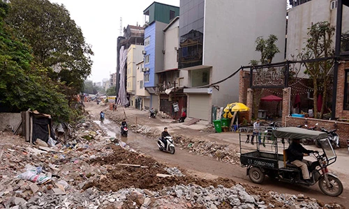 Khu dân cư lầy lội, bốc mùi suốt 4 năm