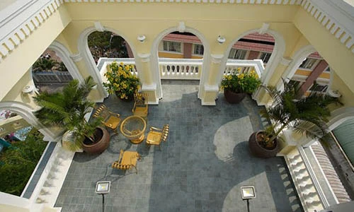 Ngôi nhà có kiến trúc Đông Dương độc đáo giữa lòng SG hoa lệ