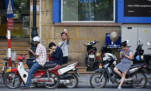 Ảnh sống động thời đại nô lệ của điện thoại, công nghệ