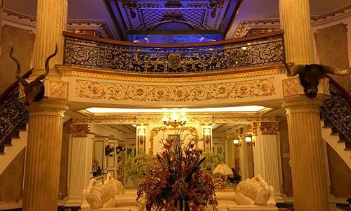 Choáng ngợp phòng khách hoàng gia trong biệt thự Lý Nhã Kỳ