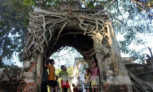 Cổng làng xưa và nay