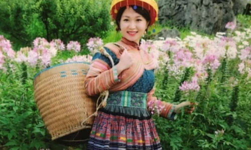 Mê mẩn bộ ảnh bà mẹ trẻ xinh đẹp hóa thiếu nữ H’mông