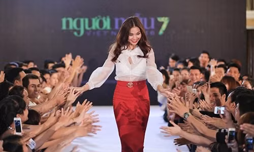 Soi khối tài sản toàn siêu xe, nhà tiền tỉ của Thanh Hằng