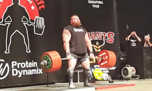 Lực sĩ vỡ mạch máu khi nâng tạ nửa tấn 