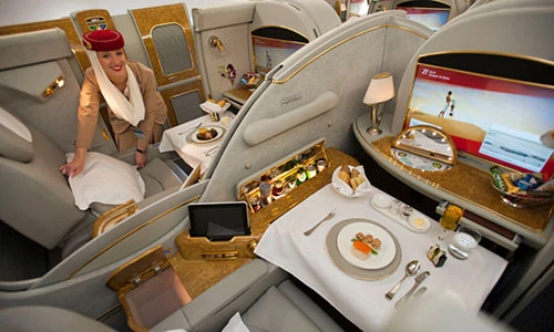 Khoang VIP thương gia: Tiếp viên thế nào, phòng tắm, giường nằm ra sao?