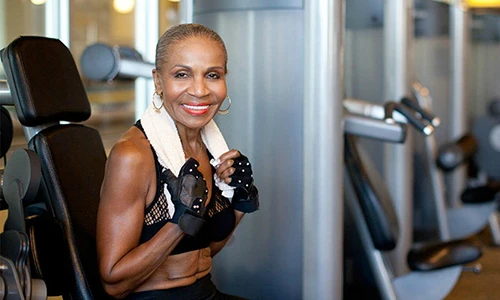 Ngỡ ngàng trước nữ vận động viên thể hình 80 tuổi ở Mỹ 