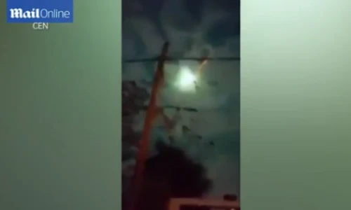 Quả cầu lửa khổng lồ sáng rực bầu trời Mexico