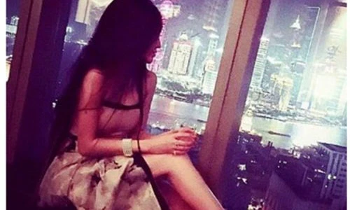 Hành động trơ trẽn khiến nhiều người đỏ mặt của hot girl 9X