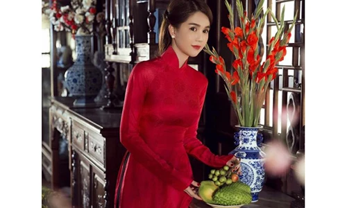 Ngọc Trinh từ gái "hư" bỗng thành gái ngoan ngoãn, nền nã