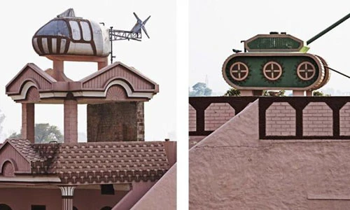 Kỳ lạ máy bay, xe tăng đậu đầy nóc nhà dân ở Ấn Độ