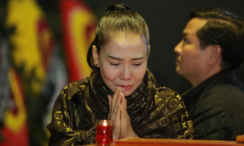 Hà Hồ tỏ thái độ lạ khó hiểu trong đám tang NS Lương Minh