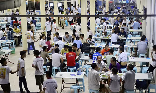 Chùm ảnh: Điều hòa, bia hơi bán chạy ngày nóng 39 độ C