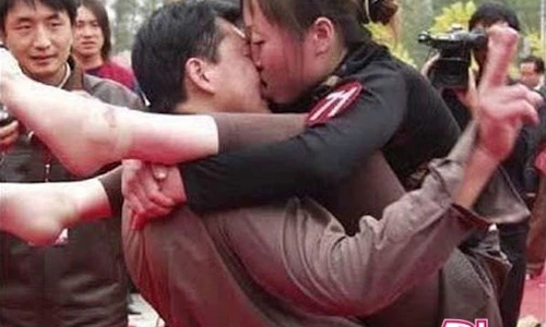 Vỡ mộng với thực tế và những nụ hôn ngọt ngào trên phim