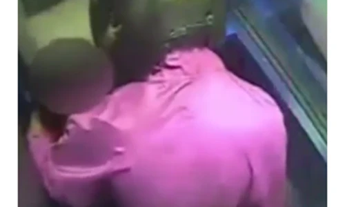 Tên cướp nhận cái kết đắng khi rình rập tại cây ATM