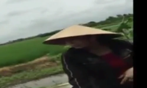 Xót xa đám tang bé trai bị mẹ giết vì... “giận chồng"