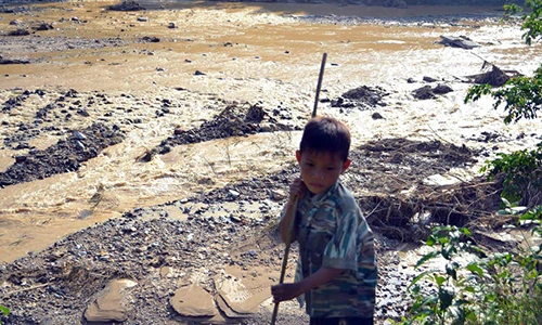 Ảnh: Nát lòng tan hoang sau lũ quét 100 năm chưa từng có