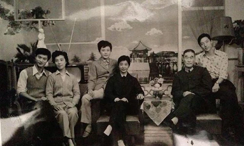 Lộ ảnh chân dung cũ của đại gia đình Phạm Băng Băng