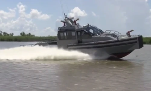 Sức mạnh tàu tuần tra tốc độ cao Metal Shark của Mỹ
