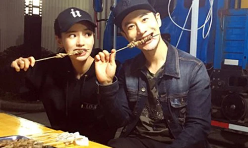 Huỳnh Hiểu Minh và Baby khoe ảnh ngọt ngào sau 1 năm kết hôn