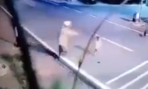 Để mắt đến trẻ chơi ở đường trước khi quá muộn