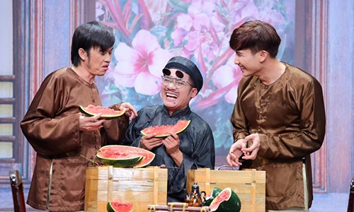 Chí Thiện bị Hoài Linh ép ăn cá sống trong game show