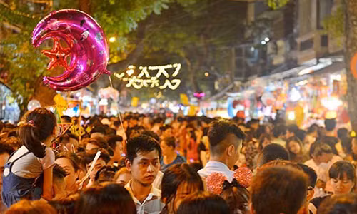 Ảnh: Kinh hoàng nhìn “biển người” trong đêm Trung thu