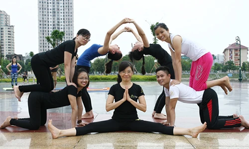 Những tư thế Yoga cực đỉnh hút hồn người xem