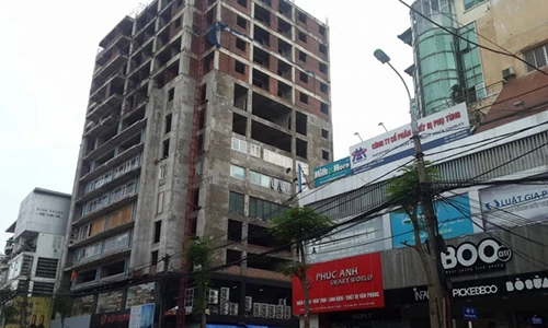 Cận cảnh tòa chung cư bỏ hoang 131 Thái Hà