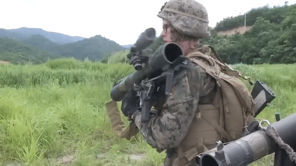 Trong khi đó, súng chống tăng Carl Gustaf M4 do Thụy Điển sản xuất được đánh giá còn nguy hiểm hơn cả RPG-7 của Nga.