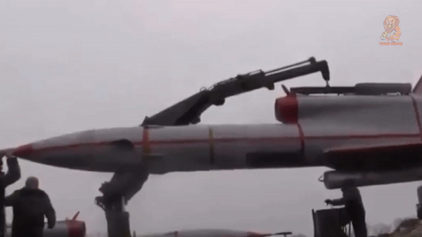 Tu-141 Swift hạ cánh bằng dù, thay vì đường băng như máy bay thông thường.