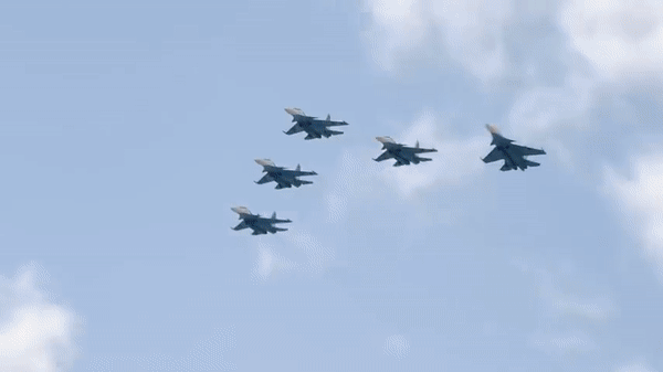 Su-30SM được trang bị một khẩu pháo 30mm GSh-301 với cơ số đạn 150 viên.