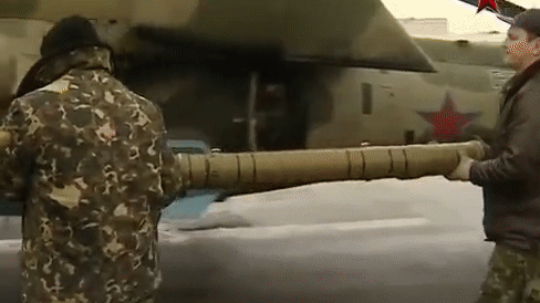 Có những lúc Mi-28N dùng tên lửa chống tăng 9M120 Ataka diệt cả một đoàn xe tăng của khủng bố IS chỉ trong thời gian ngắn.