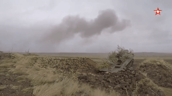 UR-77 được chế tạo vào năm 1978 dựa trên khung gầm pháo tự hành 2S1 Gvozdika nhằm để thay thế xe phá mìn UR-67.